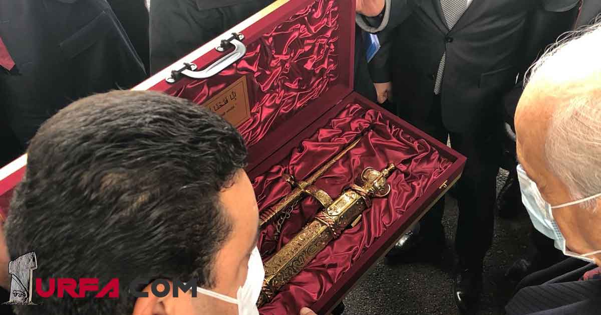 Özyavuz’dan Bahçeli’ye anlamlı hediye