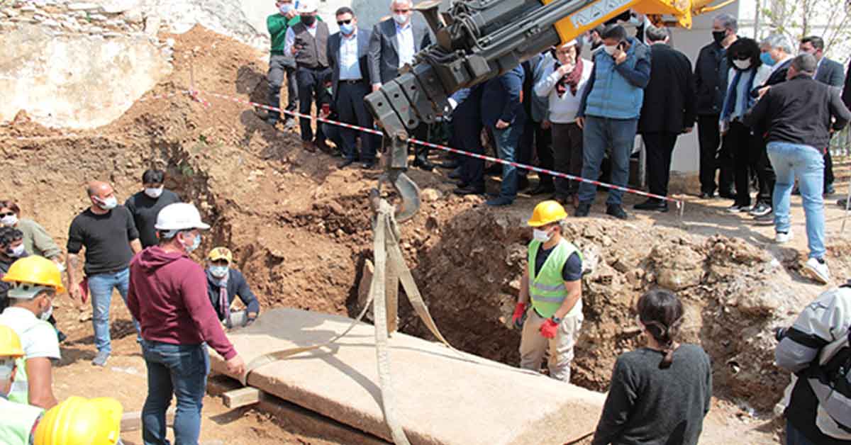 2400 yıl sonra lahit mezar gün yüzüne çıktı! 1 2400 yıl sonra lahit mezar gün yüzüne çıktı!