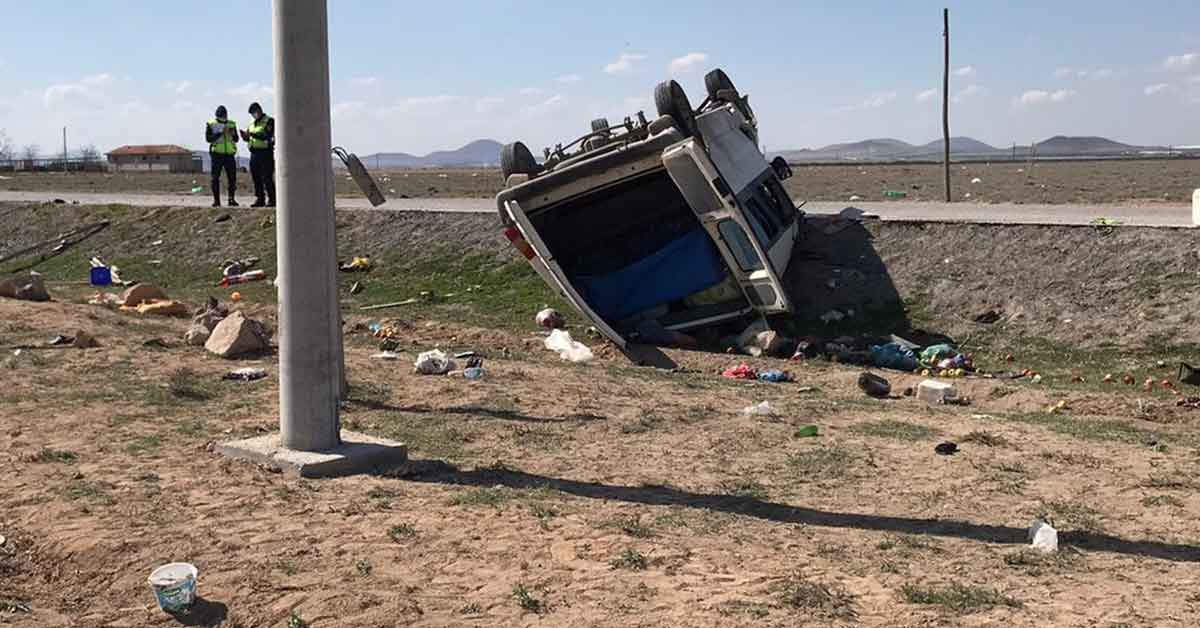 Tarım işçilerini taşıyan minibüs devrildi: 2 ölü, 6 yaralı 1 İşçileri taşıyan minibüs devrildi: 2 ölü, 6 yaralı