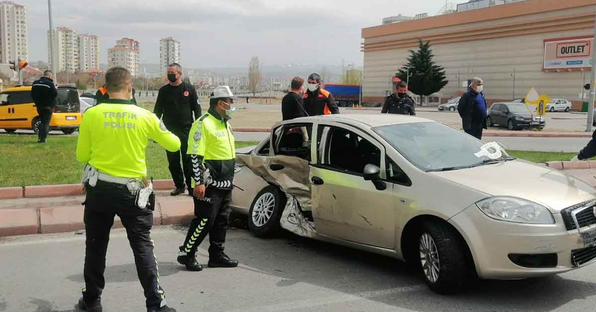 Trafik kazasında can pazarı yaşandı: 1'i ağır 5 yaralı 2 Trafik kazasında can pazarı yaşandı: 1'i ağır 5 yaralı