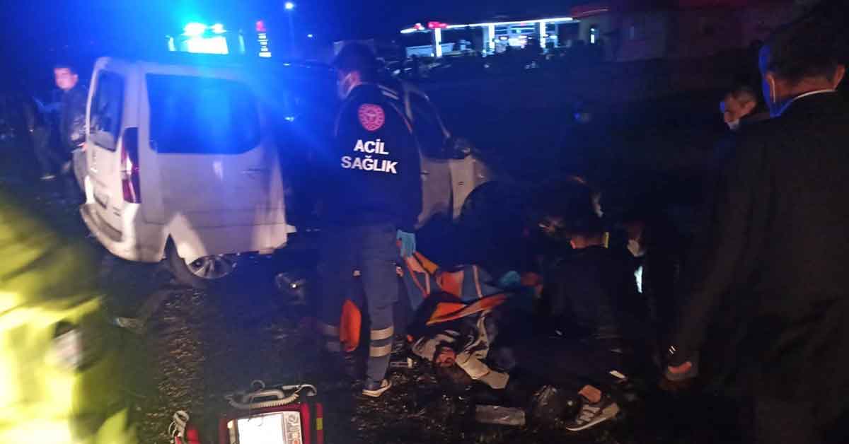 Trafik kazası: 2 ölü, 2'si ağır 10 yaralı