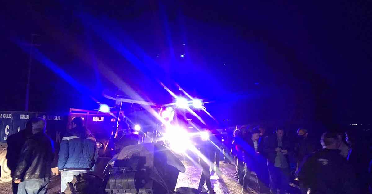 Minibüs traktörle çarpıştı: 1’i ağır 4 yaralı