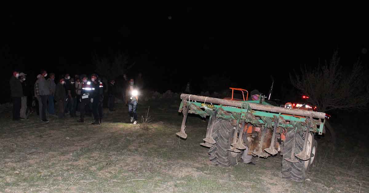 Traktörün altında kalan çiftçi hayatını kaybetti