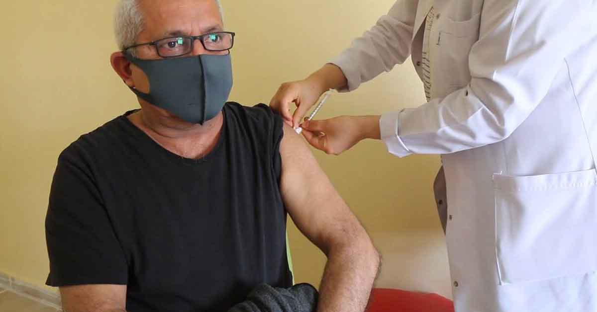 Urfa'da Ramazanda iftardan sonra gece saat 24.00’a Covid-19 aşıları yaptırabiliyor