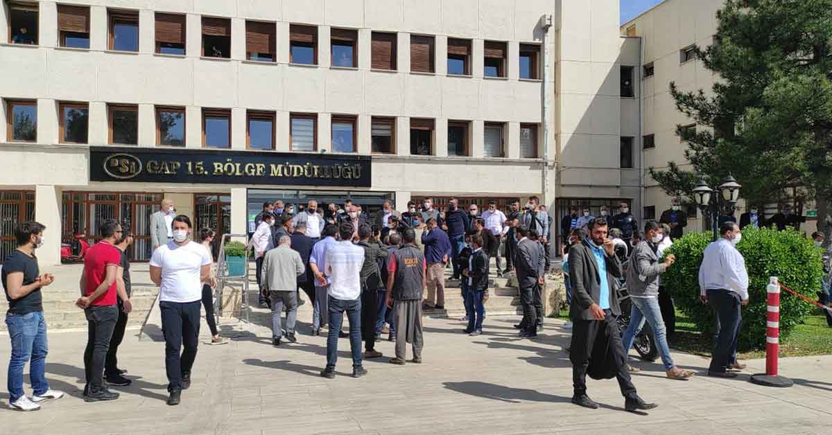 Şanlıurfa'da çiftçiler DSİ’yi bastı 1 Şanlıurfa'da çiftçiler DSİ’yi bastı