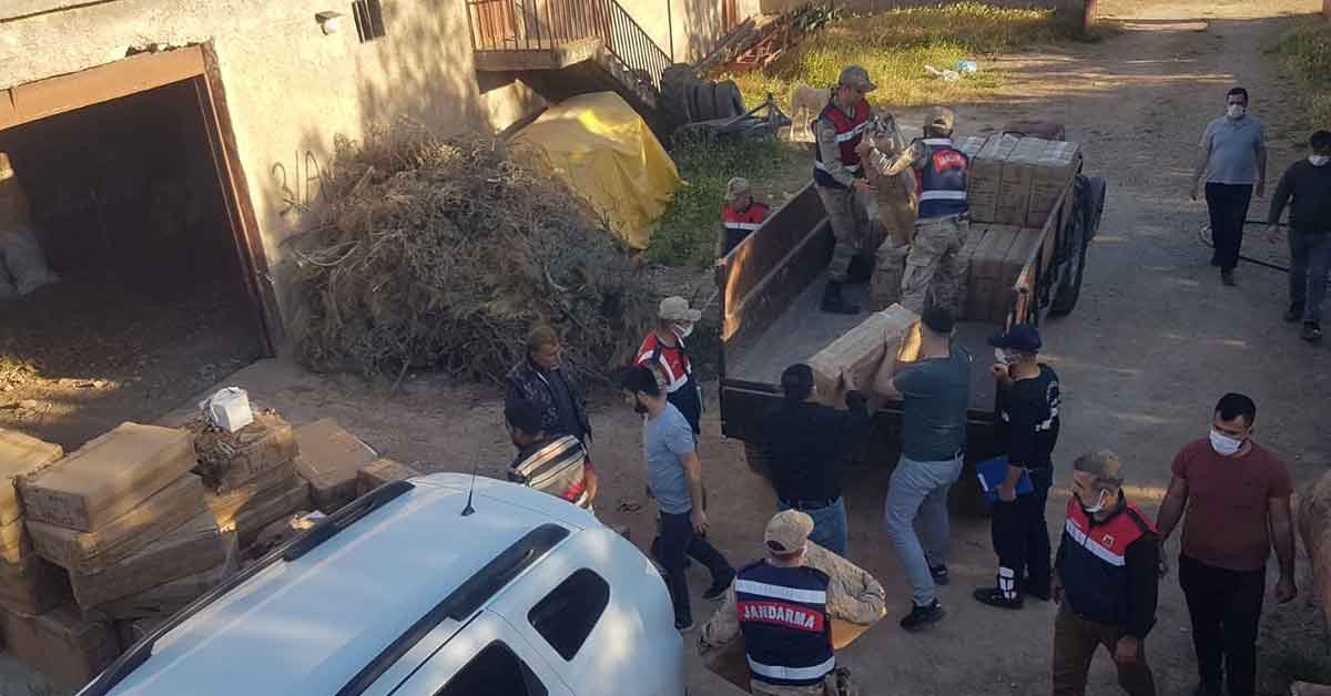 Urfa'da Jasat'tan kaçak gözlük operasyonu 1 Şanlıurfa'da Jasat'tan milyonlarca lira değerinde kaçak gözlük operasyonu