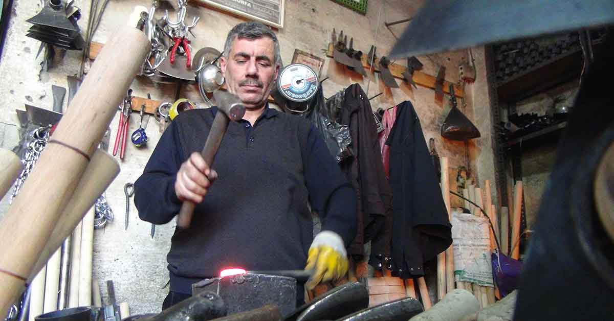 Urfa'da Ramazanda 70 derece sıcağın altında çalışıyor
