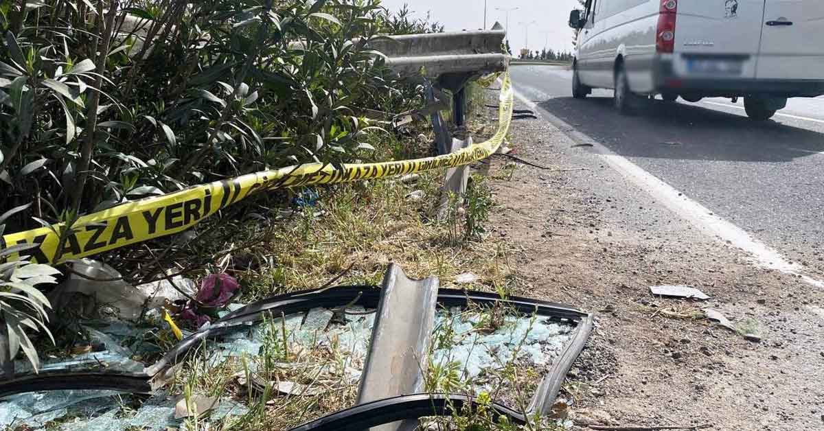 Urfa'da otomobil bariyerlere çarptı: 1 ölü, 2 yaralı
