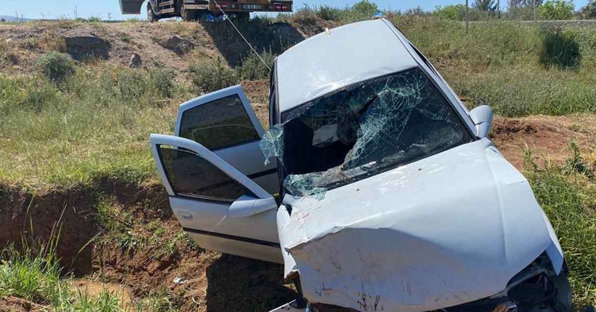 Şanlıurfa'da otomobil şarampole devrildi: 5 yaralı 1 Şanlıurfa'da otomobil şarampole devrildi: 5 yaralı