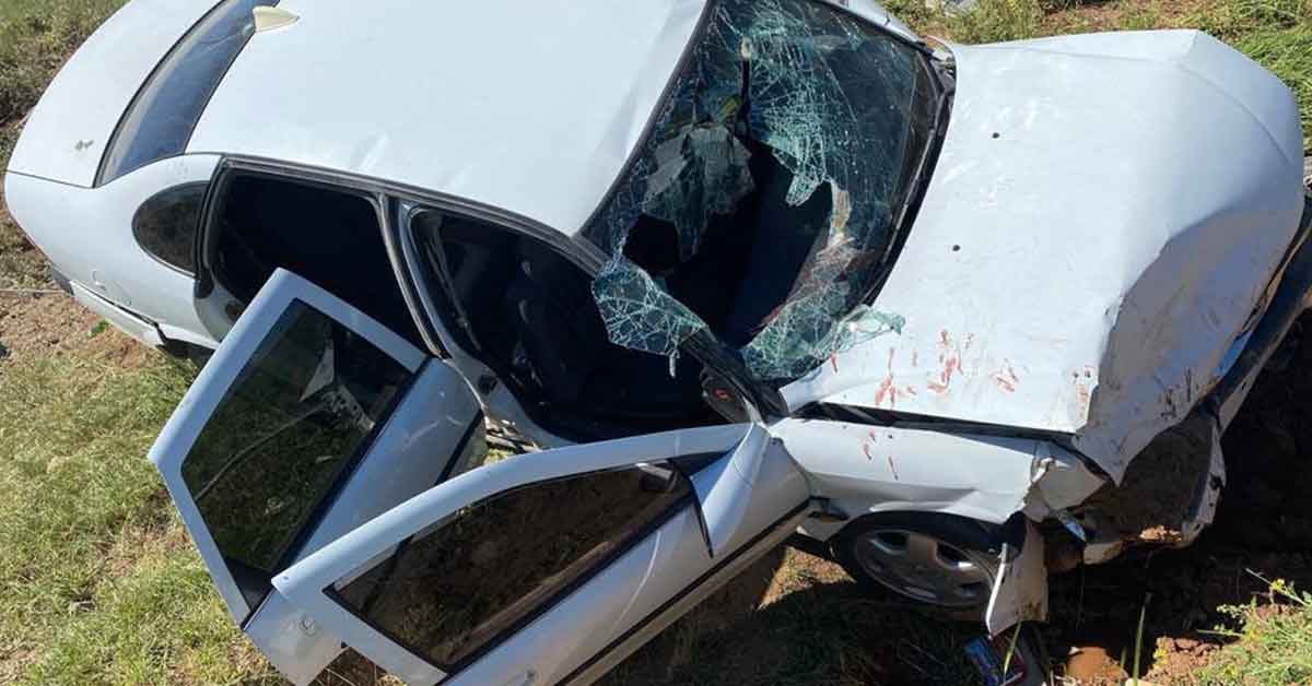 Şanlıurfa'da otomobil şarampole devrildi: 5 yaralı 2 Şanlıurfa'da otomobil şarampole devrildi: 5 yaralı