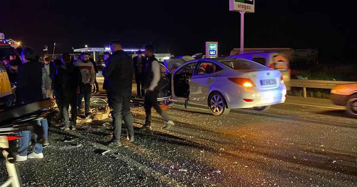 Urfa'da Otomobiller kafa kafaya çarpıştı: 4 yaralı