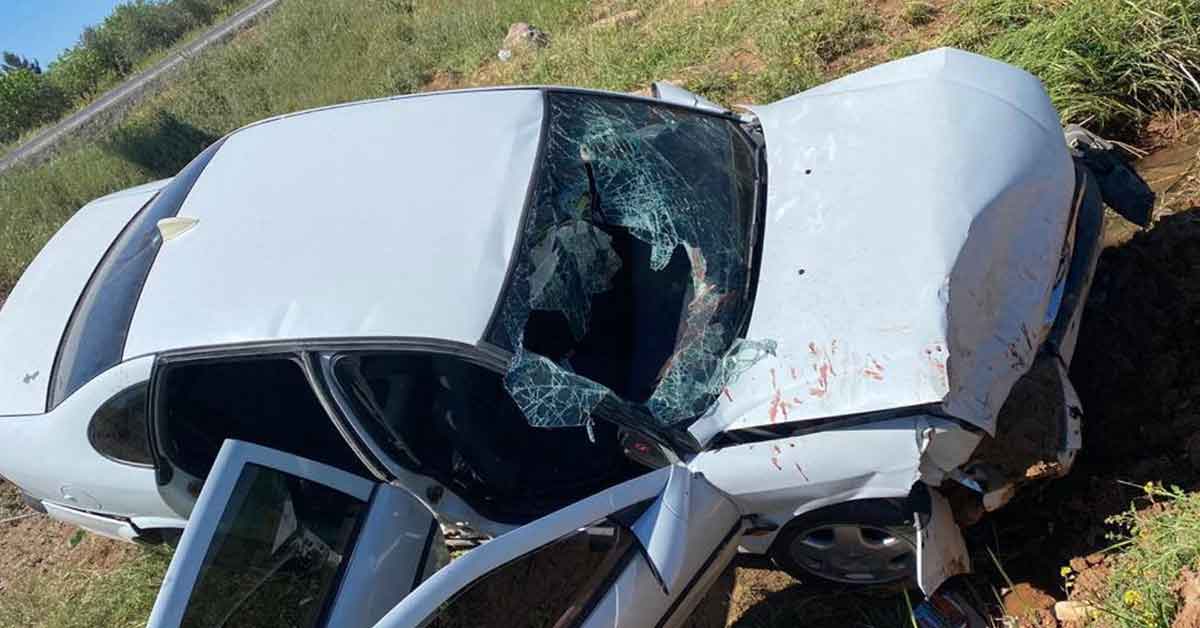 Şanlıurfa'da otomobil şarampole devrildi: 5 yaralı 3 Şanlıurfa'da otomobil şarampole devrildi: 5 yaralı