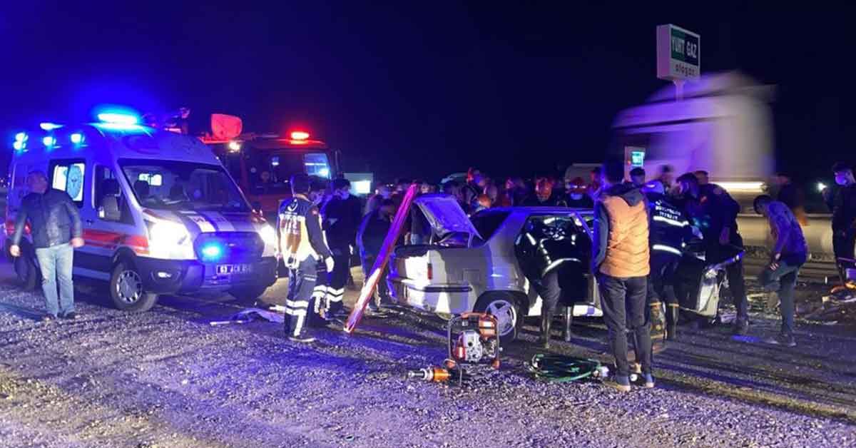 Urfa'da Otomobiller kafa kafaya çarpıştı: 4 yaralı 1 Urfa'da Otomobiller kafa kafaya çarpıştı: 4 yaralı