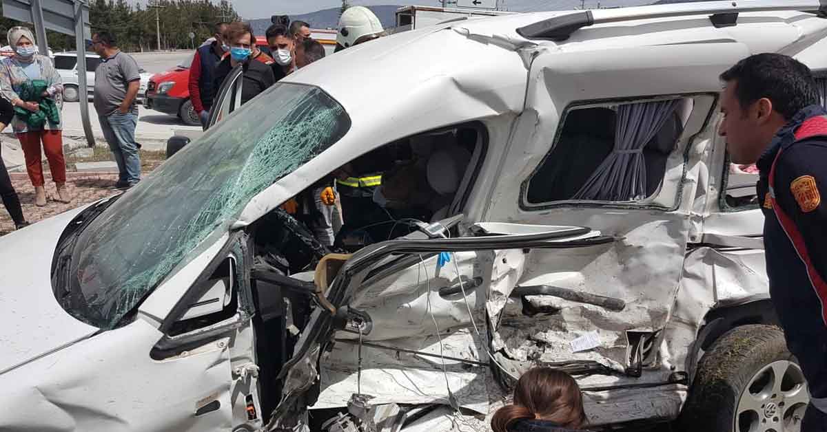 Yaşlı çift kazada hayatını kaybetti