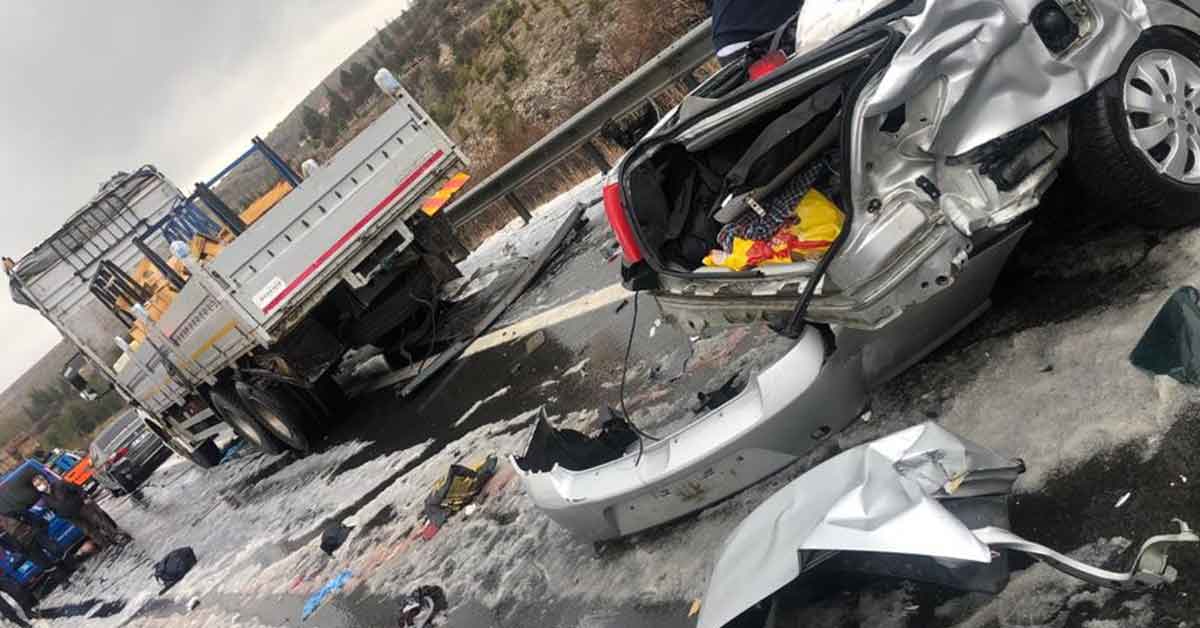 Zincirleme trafik kazası: 4 ölü, 7 yaralı