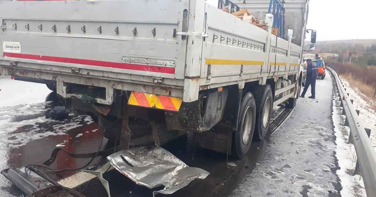 Zincirleme trafik kazası: 4 ölü, 7 yaralı