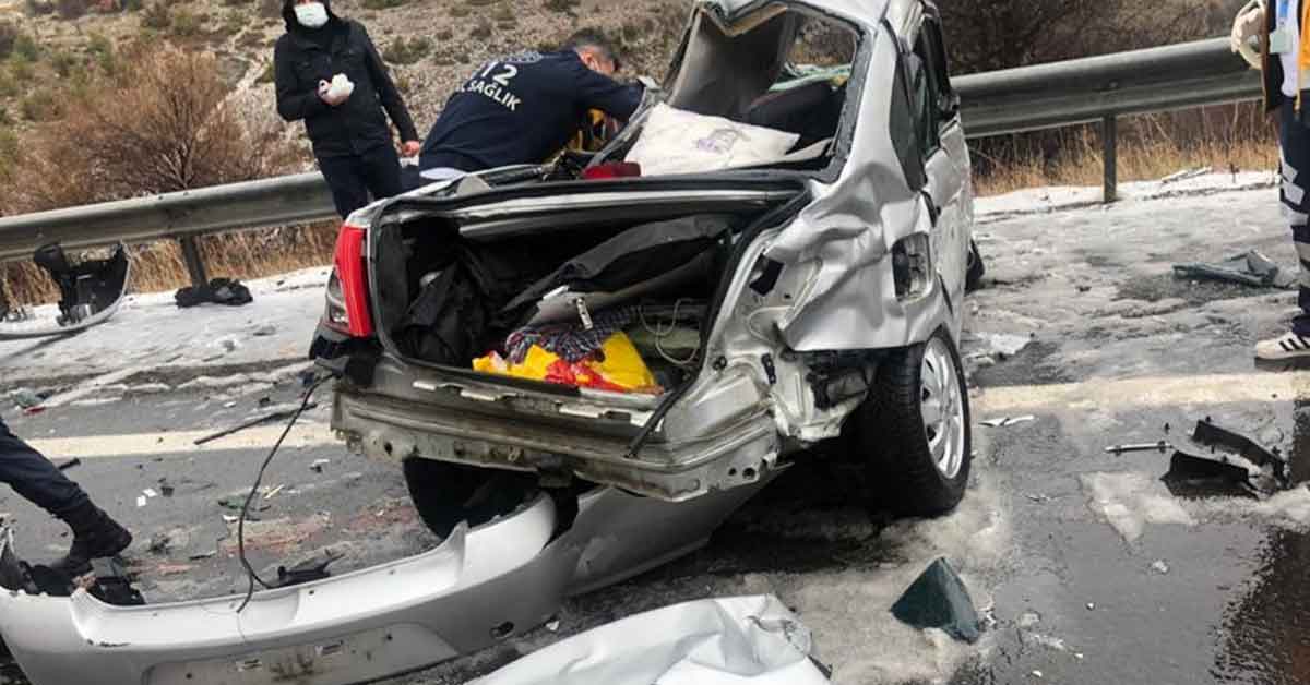 Zincirleme trafik kazası: 4 ölü, 7 yaralı