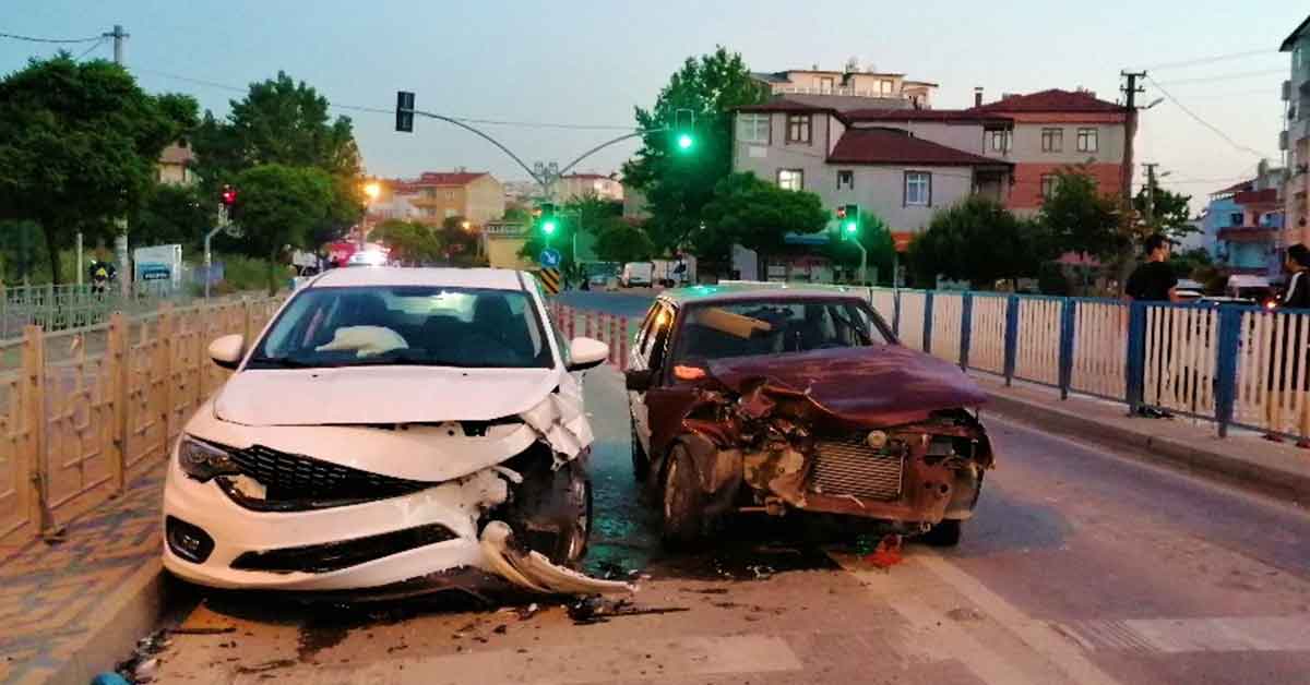 Altgeçide hızlı girince kazayı beraberinde getirdi