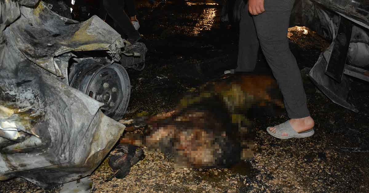 Feci kaza: 2 kişi araç içinde yanarak öldü 3 Feci kaza: 2 kişi araç içinde yanarak öldü