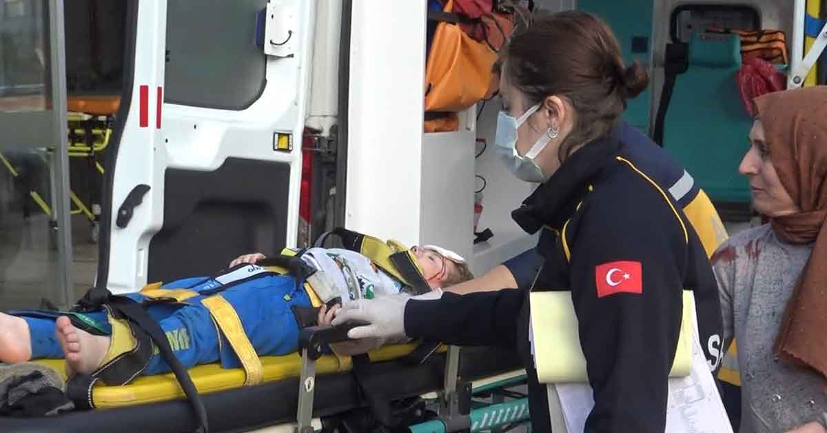 Evin önünde oynayan çocuğa otomobil çarptı