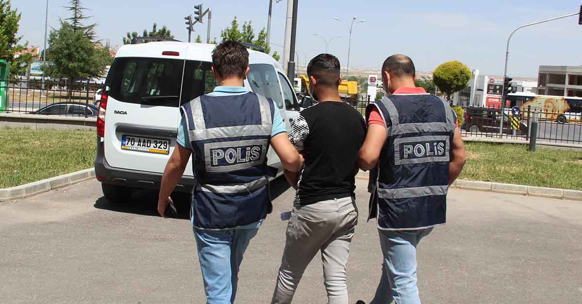 Altınlarını aldılar, evi de isteyince yakalandılar 3 Parasını ve altınlarını aldılar, evi de isteyince yakalandılar