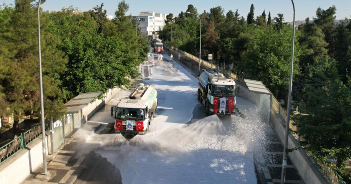 Eyyübiye’de cadde ve sokaklar dezenfekte edildi 1 eyyubiye