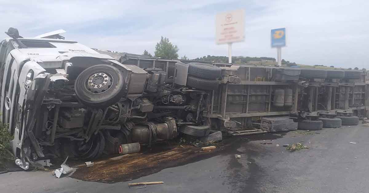 Feci kaza: 2 ölü, 5 yaralı 1 Feci kaza: 2 ölü, 5 yaralı