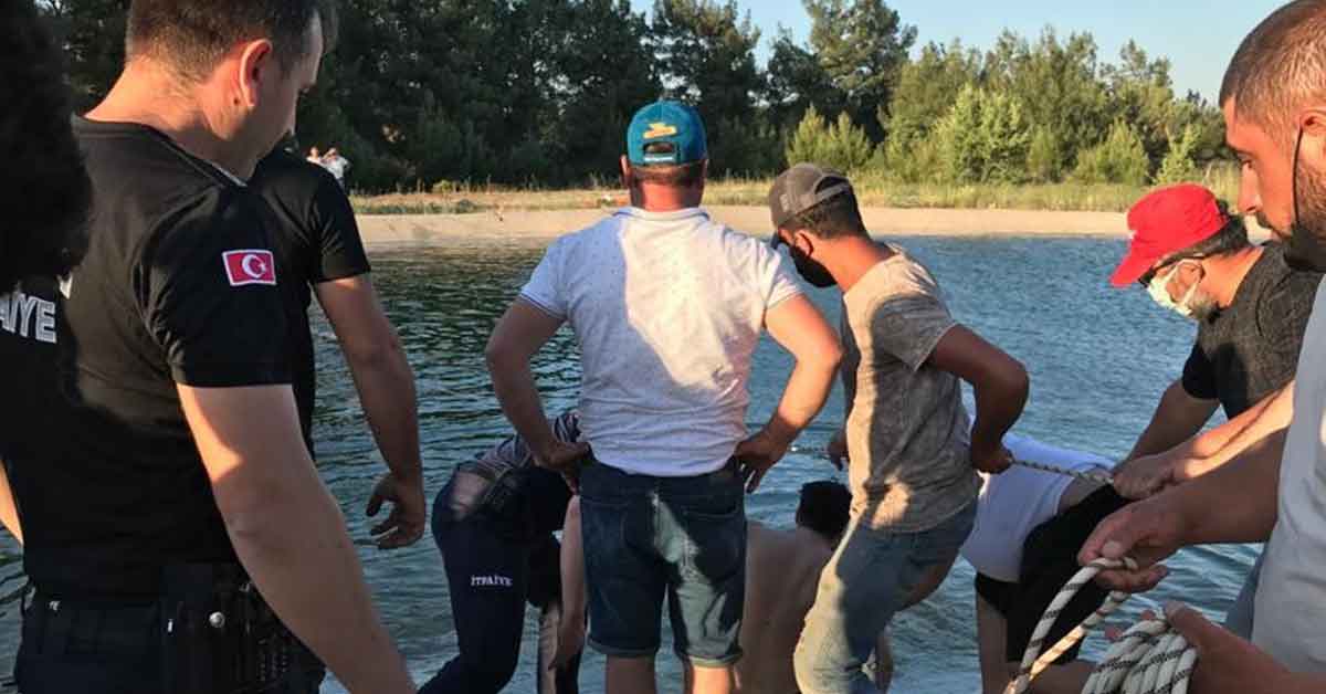 Torunlarını kurtardı, kendi boğuldu