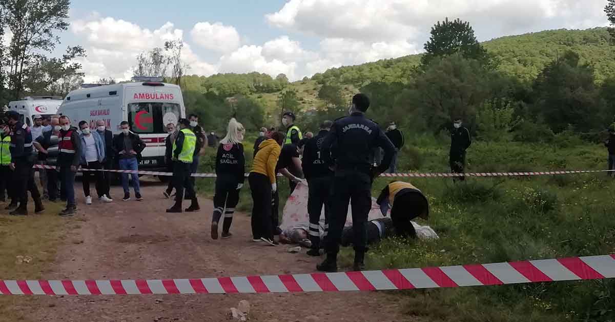 Tartıştığı karı kocayı tarlada tüfekle öldürdü