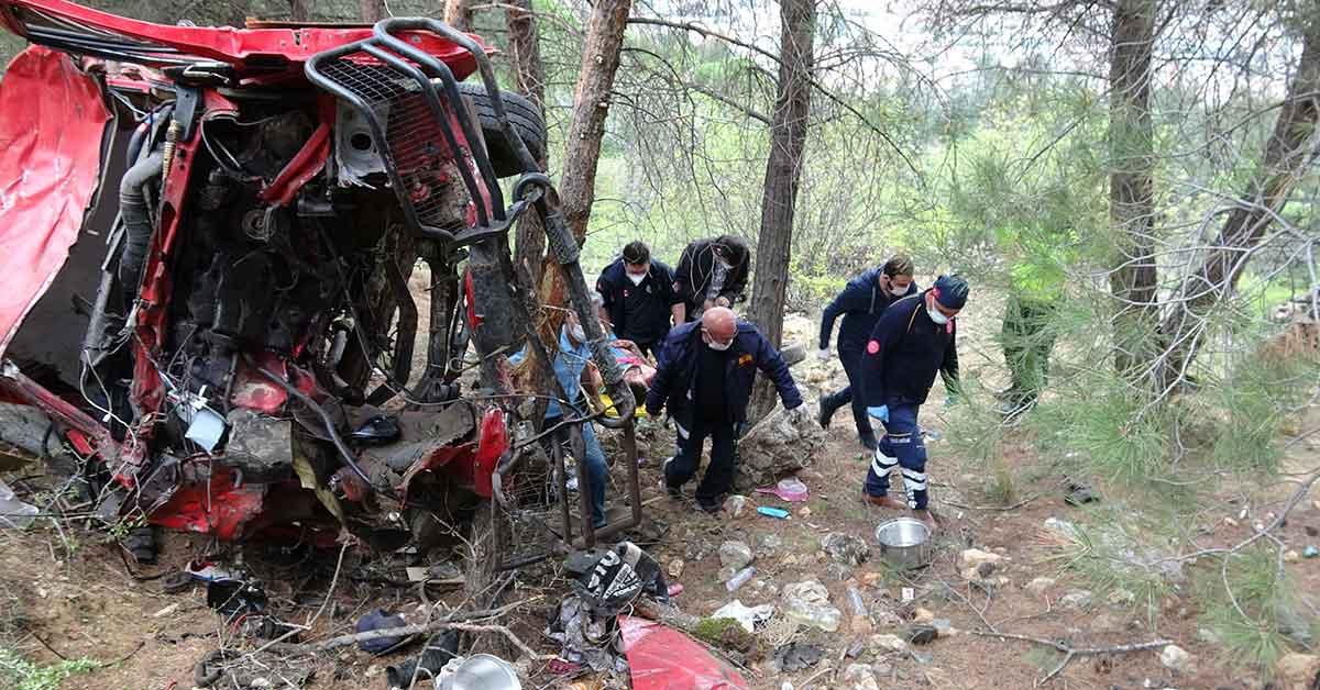 Kız arkadaşı ile tartıştı, minibüsü uçuruma sürdü