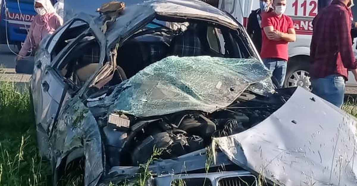 Otomobil kamyonetle çarpıştı: 2 yaralı