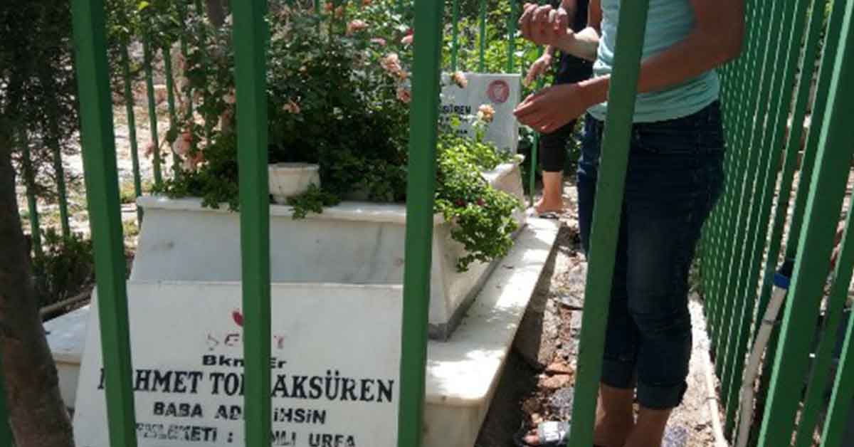 Başkan Kılcı şehit mezarlarını temizletti 1 Şehirler Derneği başkanı Bekir kılcı Şehir mezarlarını temizletti.