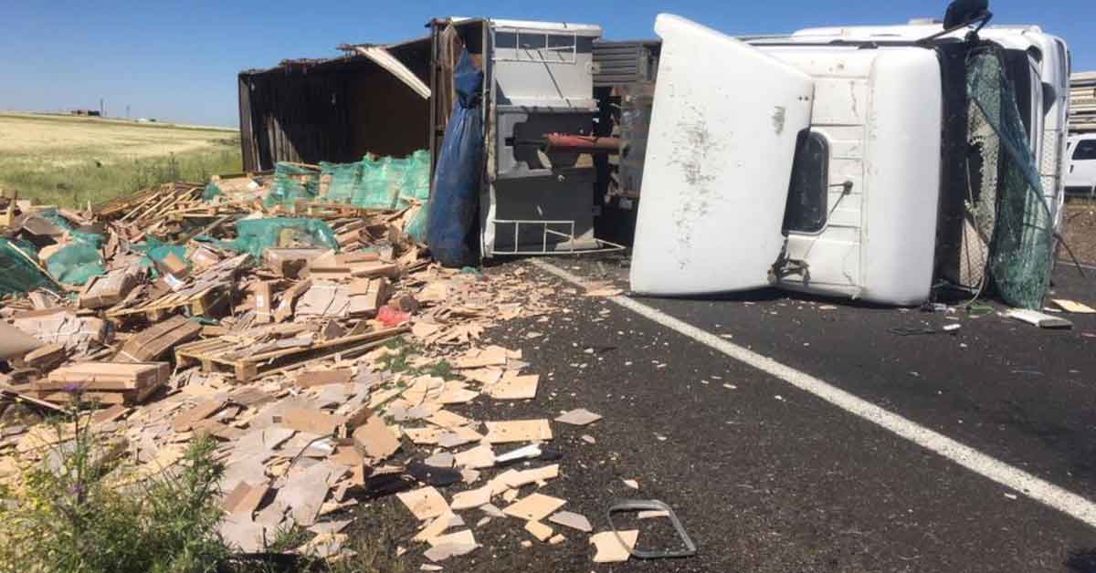 Siverek'te tır devrildi: 3 yaralı 1 tir siverek kaza