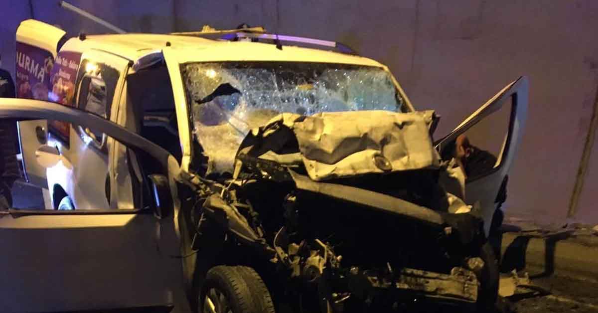 Feci kaza: 2 araç kafa kafaya çarpıştı 2 ölü, 2 yaralı