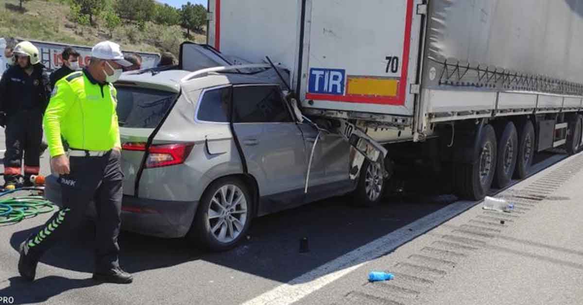 Cip tıra arkadan çarptı: 2 ölü, 3 yaralı 1 Cip tıra arkadan çarptı: 2 ölü, 3 yaralı