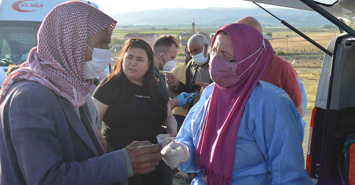 Tarımın bel kemiği Urfalı işçiler çadırlarında aşılandı 7 Tarımın bel kemiği Urfalı işçiler çadırlarında aşılandı