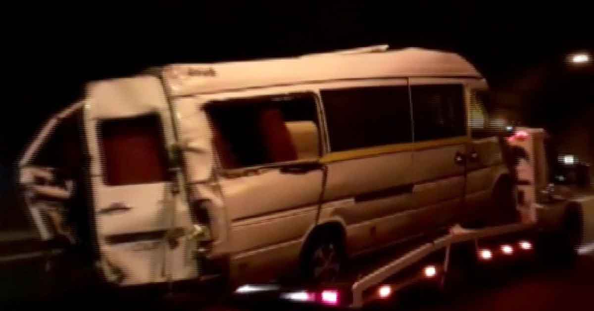 Urfa'dan giden tarım işçilerini taşıyan minibüs kaza yaptı: 16 yaralı