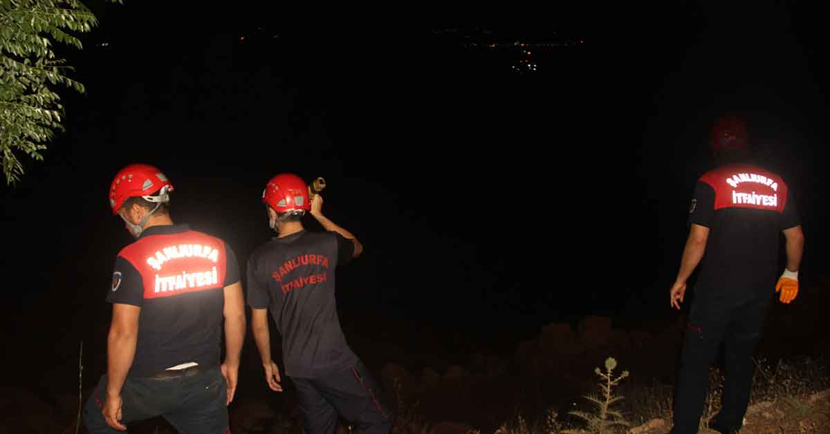 Urfa'da Trafik kazası ekipler uçurumda yaralı aradı 3 Urfa'da Trafik kazası ekipler uçurumda yaralı aradı