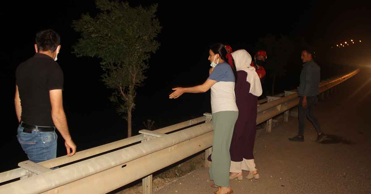 Urfa'da Trafik kazası ekipler uçurumda yaralı aradı 2 Urfa'da Trafik kazası ekipler uçurumda yaralı aradı