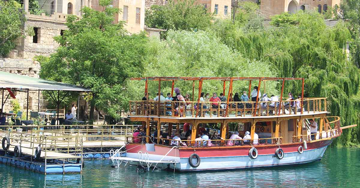 Halfeti’ye turist akını