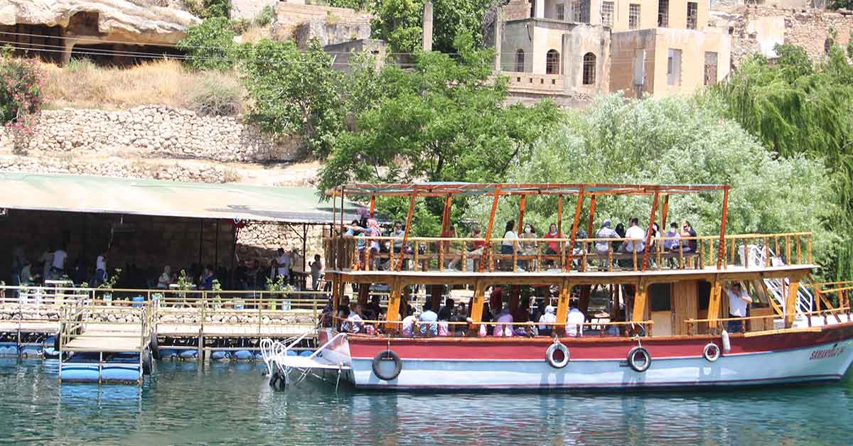 Halfeti’ye turist akını