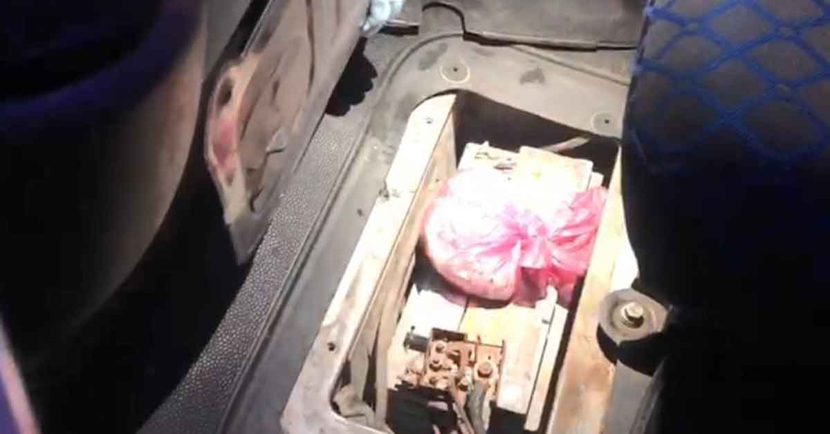 Akü kısmına gizlenen uyuşturucuları Alfa buldu