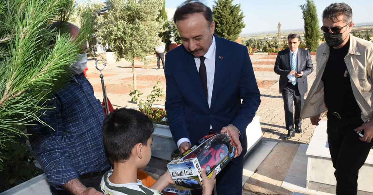 Vali Erin, Şehitlik ve Zeytindalı Kampüsünü Ziyaret Etti 1 Vali Erin, Şehitlik ve Zeytindalı Kampüsünü Ziyaret Etti