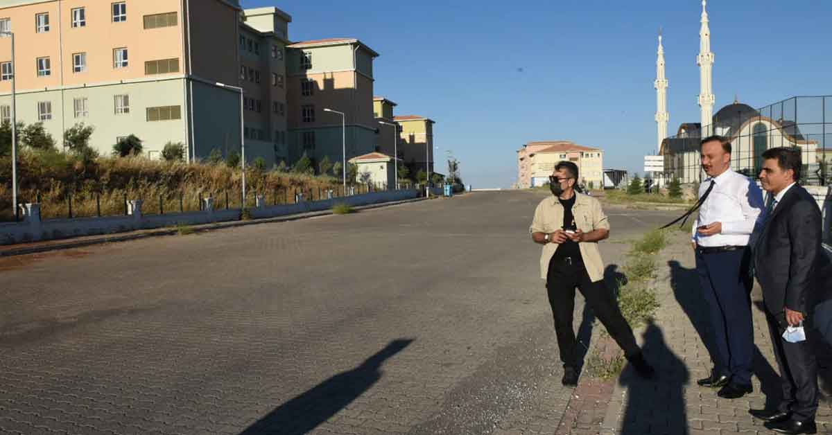 Vali Erin, Şehitlik ve Zeytindalı Kampüsünü Ziyaret Etti 2 Vali Erin, Şehitlik ve Zeytindalı Kampüsünü Ziyaret Etti