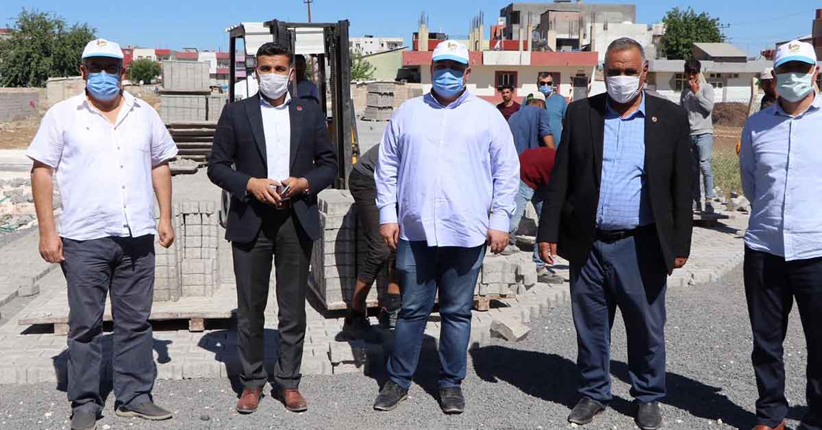 Viranşehir'de kilitli parke taşı çalışmaları devam ediyor