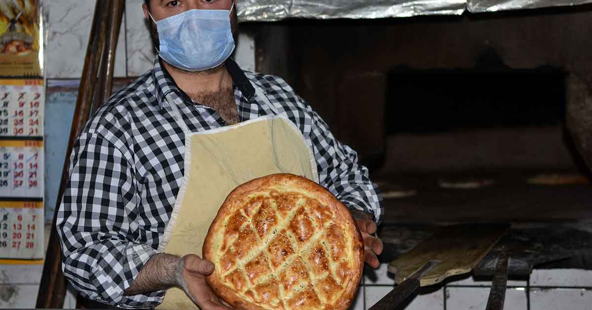 Urfa'da sahurun vazgeçilmezi yağlı ekmeğe rağbet sürüyor