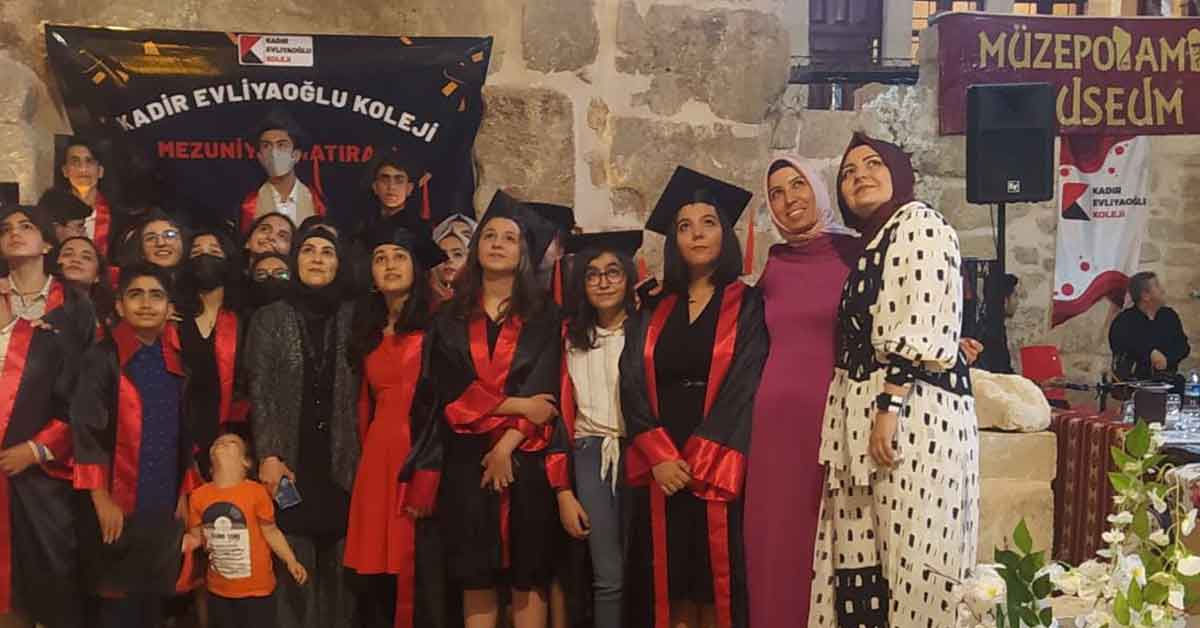 Evliyaoğlu Koleji Mezuniyet Gecesini Konakta düzenledi