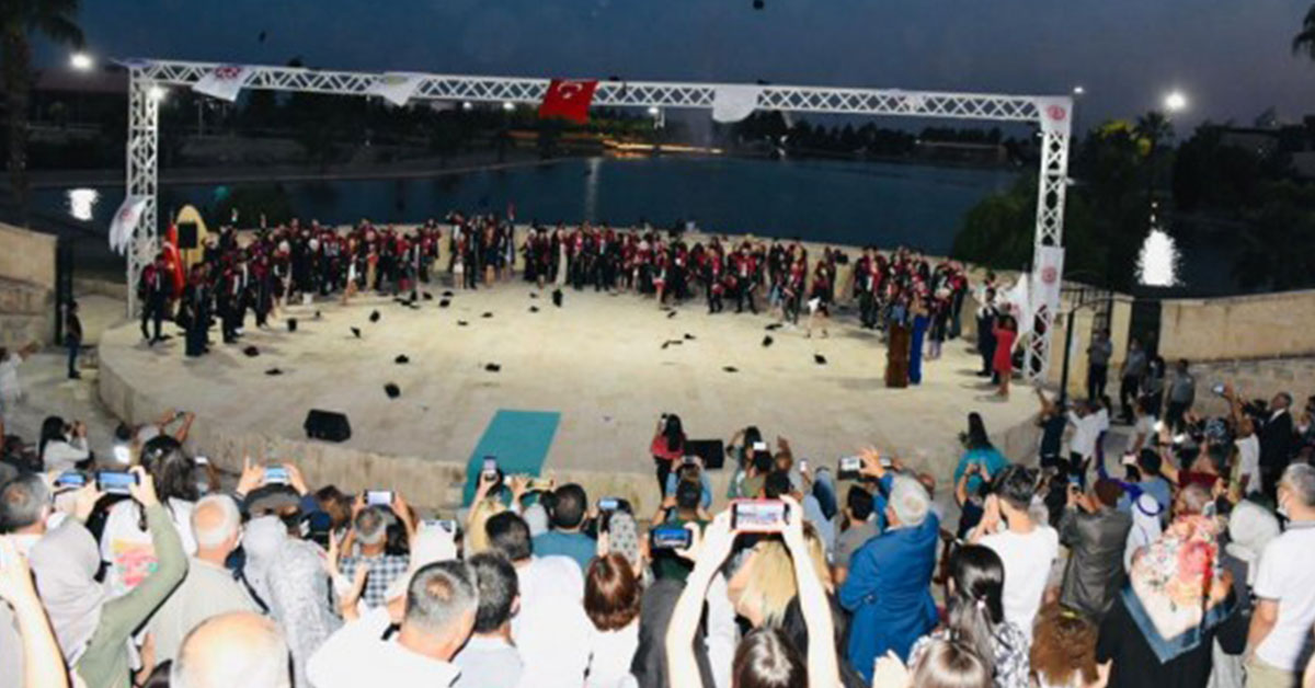 Harran Tıp'ta Okuyan Hekim Adayları Diplomalarını Aldı 1 harran tip