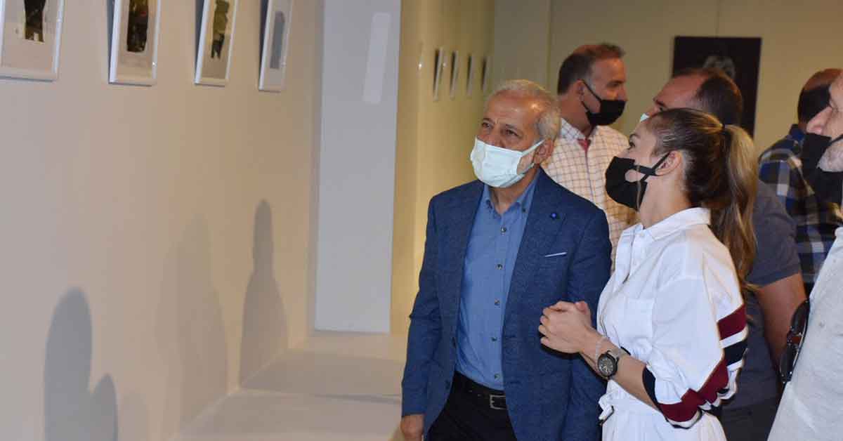 HRÜ’nin İki Önemli Sergisi, Sanatseverlerle Buluştu 2 Harran Üniversitesi’nin İki Önemli Sergisi, Şanlıurfa Arkeoloji Müzesinde Sanatseverlerle Buluştu