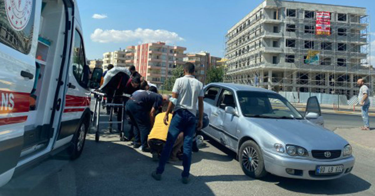 Urfa'da Araba Motosiklete Çarptı! 2 Yaralı 1 motosiklet kaza